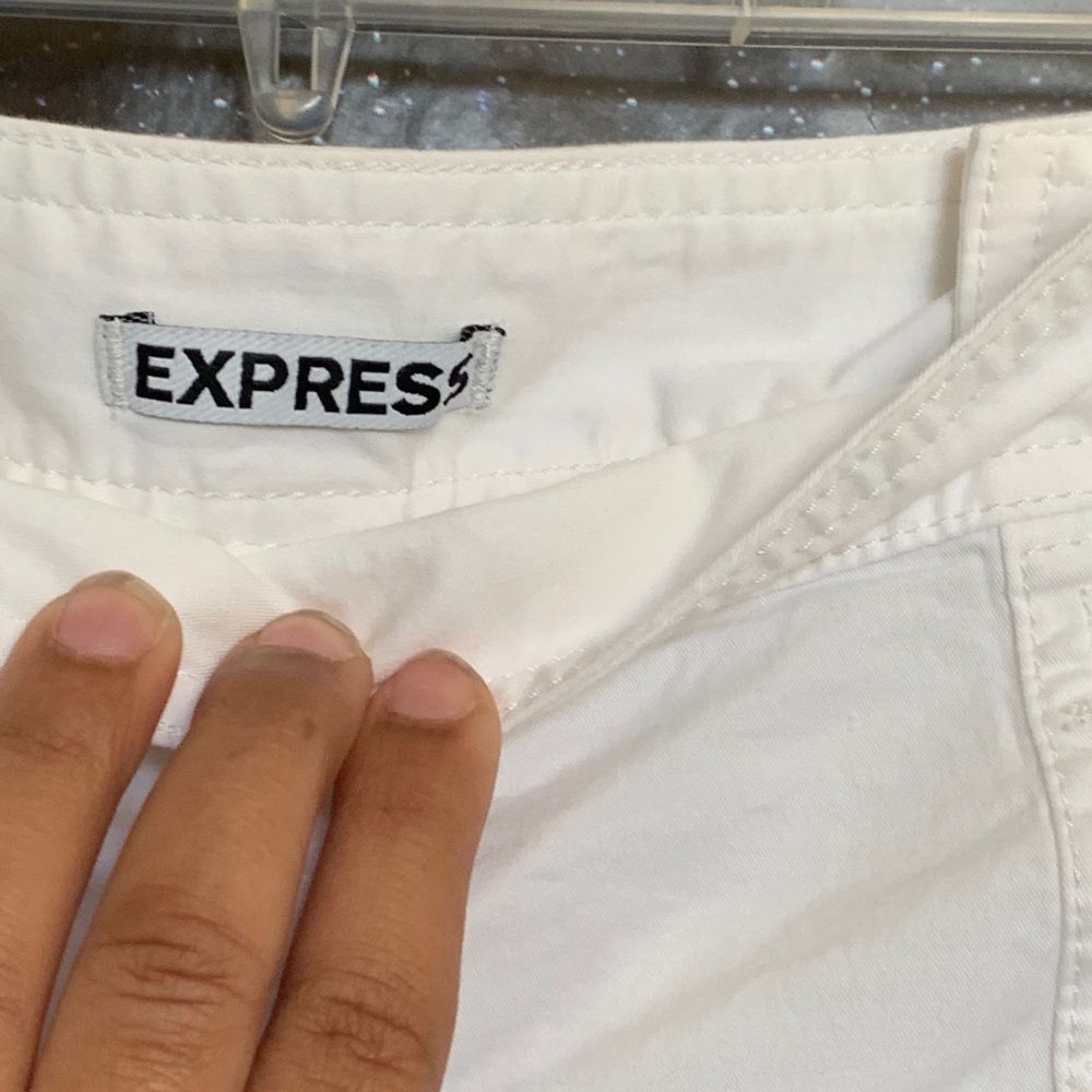 Express- White Shorts size 8 - Picture 2 of 3